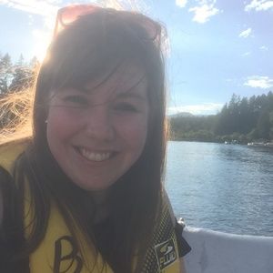 Meet your Posher, Claire and check out my closet!